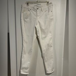 Universal Thread | Universal Thread White Mid-Rise Skinny Jeans | 8